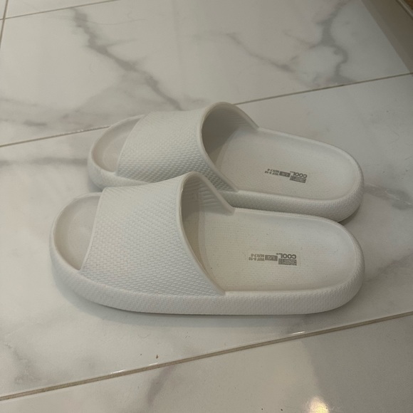 Comfy slippers 🐚 - Picture 4 of 5